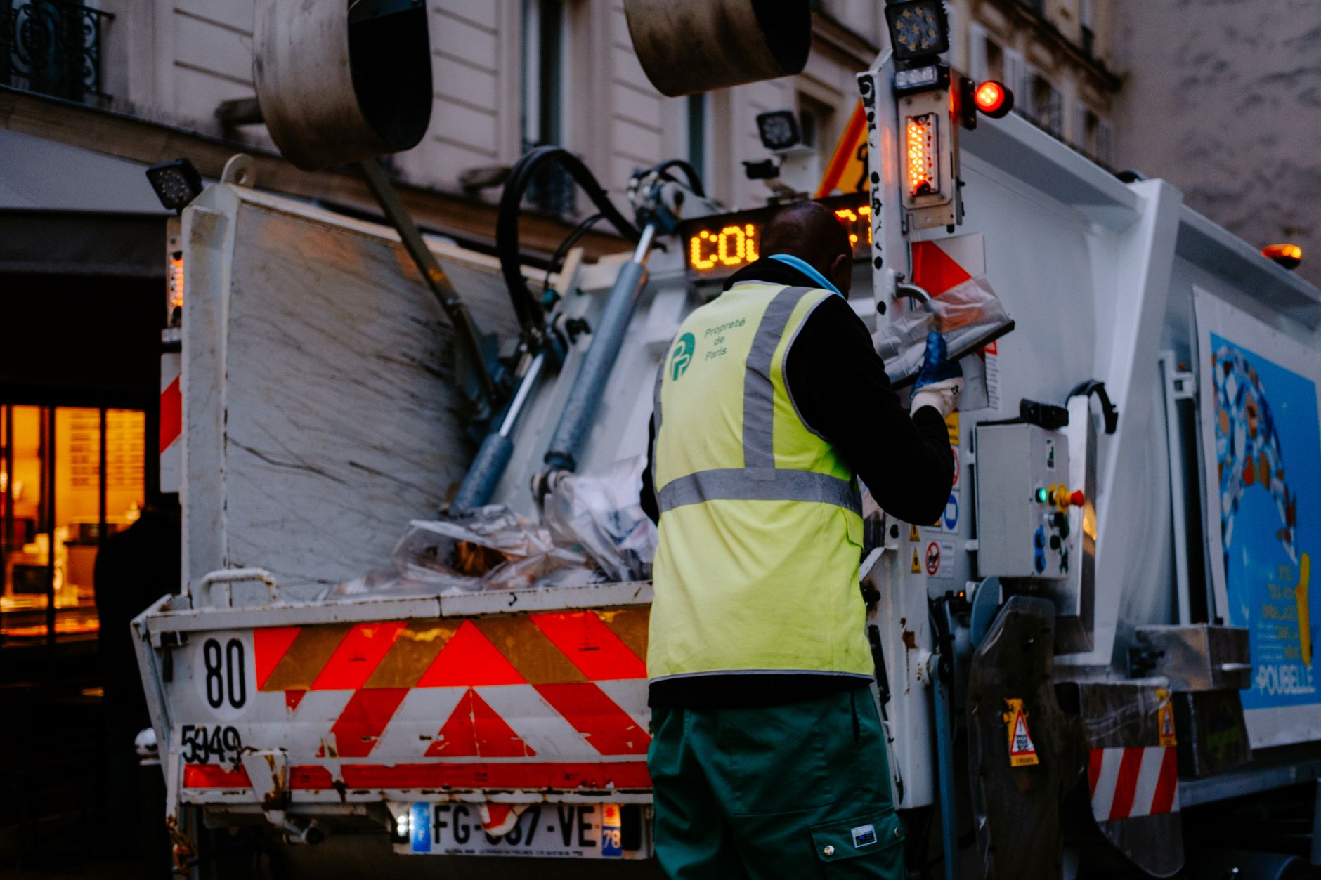 Local Waste Disposal Companies: Making Your Community Cleaner and Greener