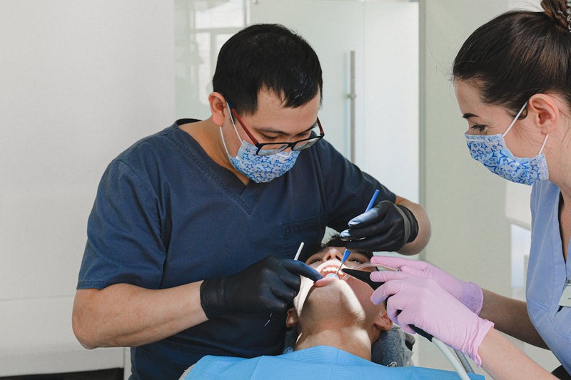 Determining the Best Tooth Crown Material for Durability and Aesthetics