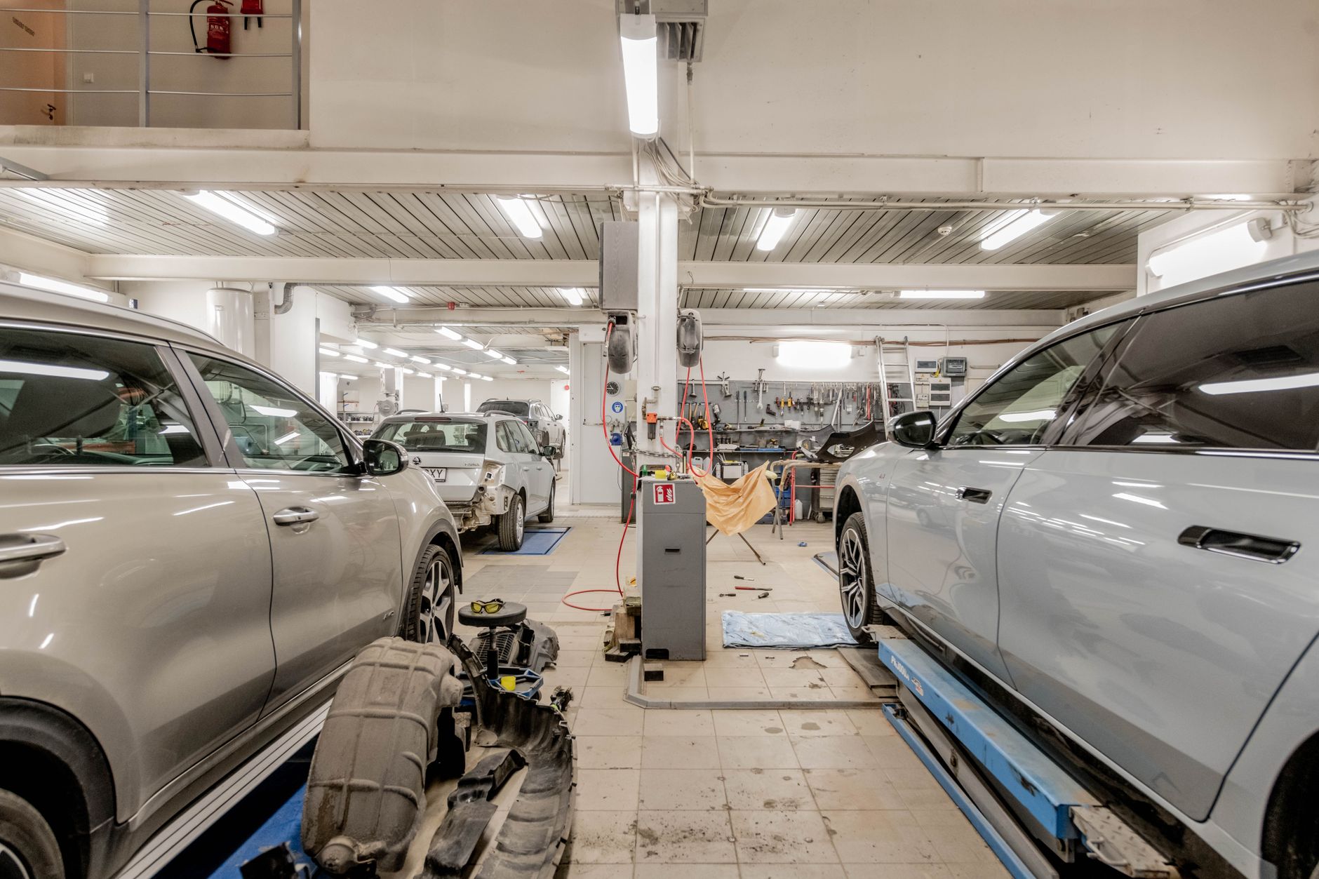 Benefits of Choosing Paintless Dent Repair Experts for Your Vehicle
