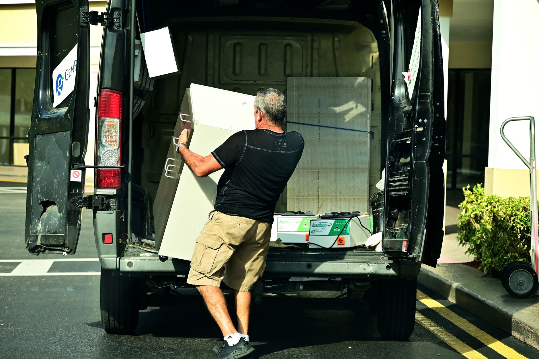 How to Dispose of Furniture When Moving: Donation, Recycling, and Trash Rules